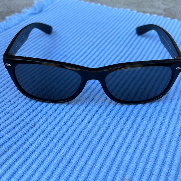 Prescriptions IN RAY BAN WAYFARER!  good condition framed in tight normal shape - Picture 2 of 9